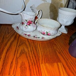 Royal albert sugar and cream saucer set